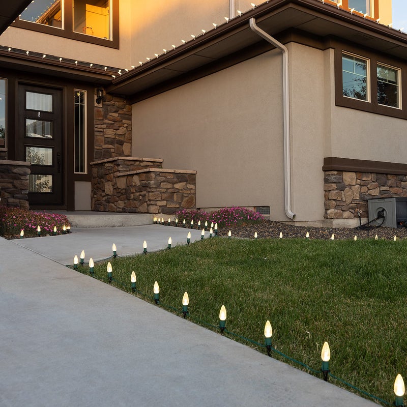 HLO Lighting Holiday Lighting Outlet Christmas Light Stakes | Universal 5-Inch Outdoor Light Stakes For C9 or C7 Light Sockets | Improved Break-Resistant Design | For Use On Lawn or Pathway | Pack of 100 - Image 4